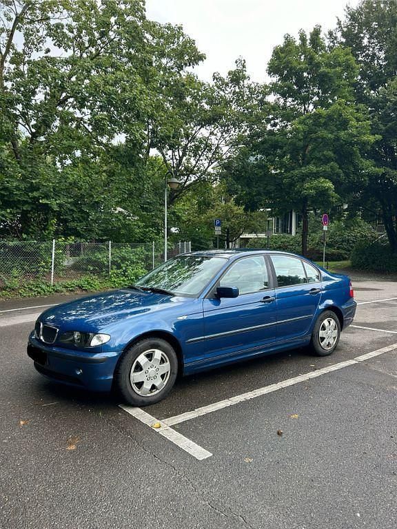 Blau Gebraucht 2002 BMW 318 Limousine | 2.850 € (Fairer Preis) - Bild 1/4