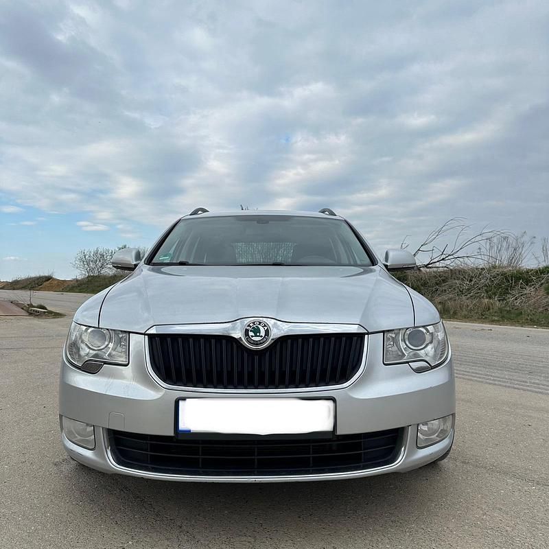 Gebraucht Skoda Superb 140 PS (102 kW) 2013 Grau Limousine