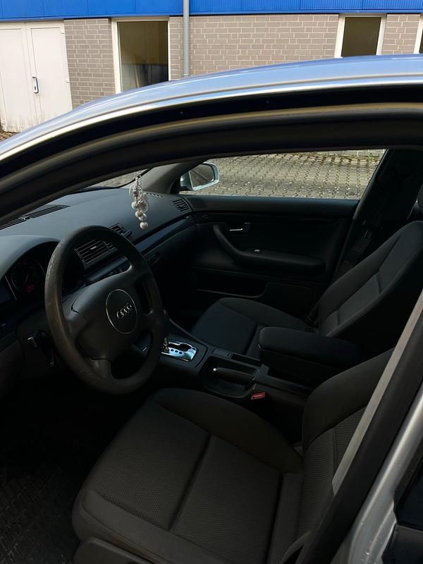 Gebraucht Audi A4 131 PS (96 kW) 2002 Silber Limousine