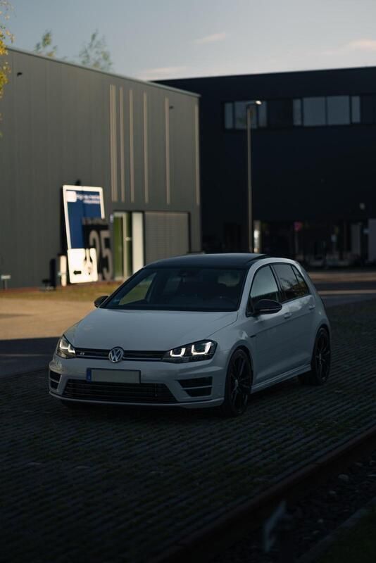 Weiß Gebraucht 2016 VW Golf VII R Limousine | 27.499 € - Bild 1/4