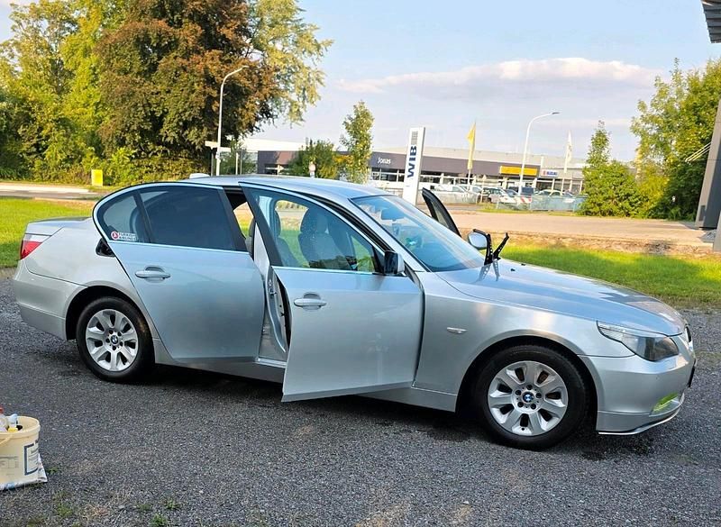 Gebraucht BMW 520 170 PS (125 kW) 2004 Silber Limousine