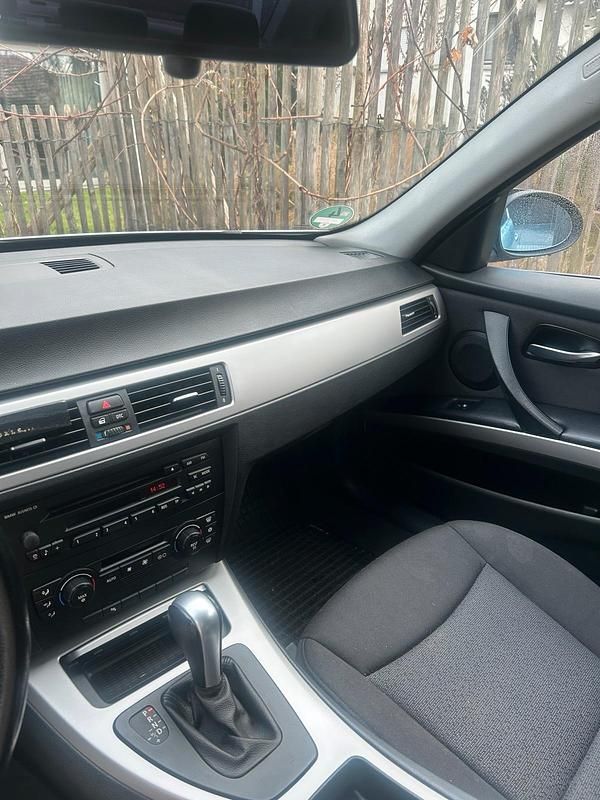 Gebraucht BMW 325 218 PS (160 kW) 2005 Silber Limousine