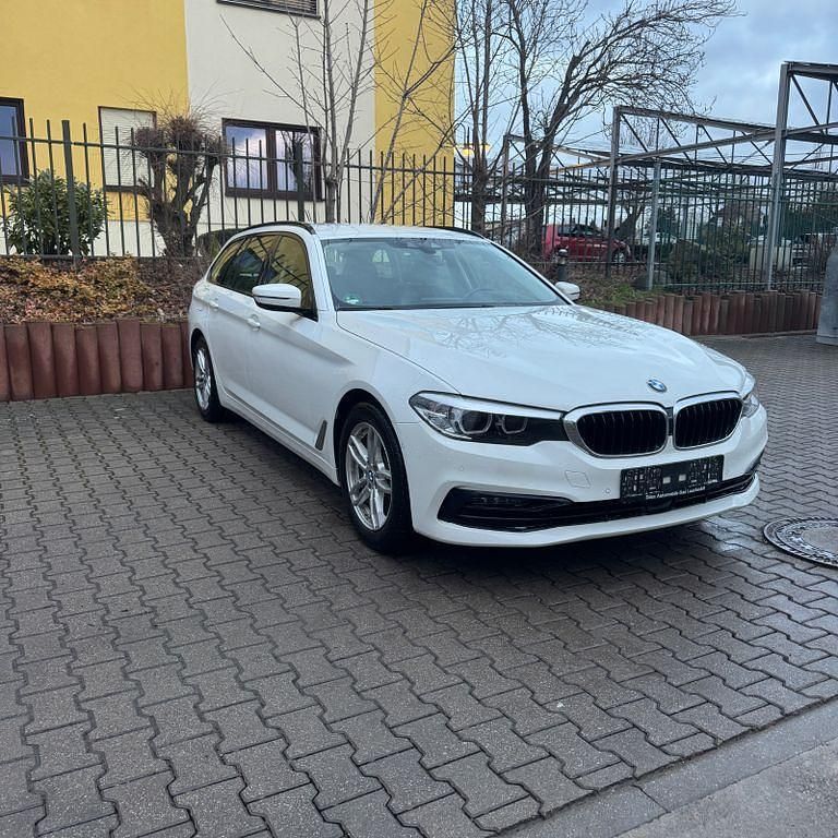 Gebraucht BMW 520 Sport Line 190 PS (139 kW) 2018 Weiß Kombi