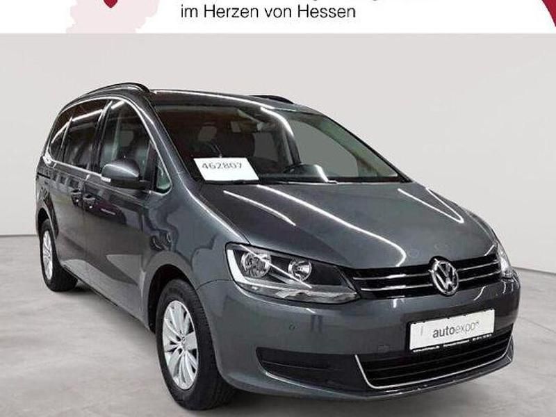 Grau Gebraucht 2021 VW Sharan Comfortline Van / Kleinbus | 24.589 € (Guter Preis) - Bild 1/4