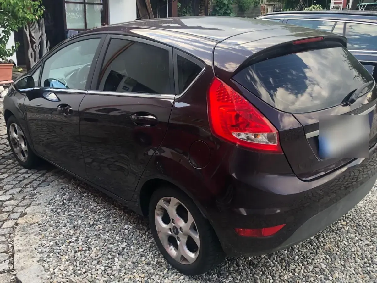 Gebraucht Ford Fiesta Ghia 97 PS (71 kW) 2010 Violet Limousine