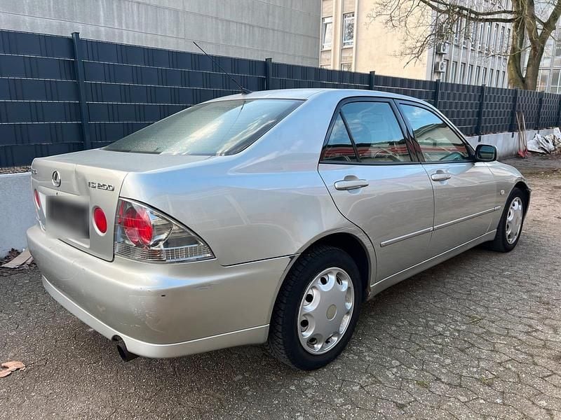 Gebraucht Lexus IS200 155 PS (114 kW) 2001 Silber Limousine
