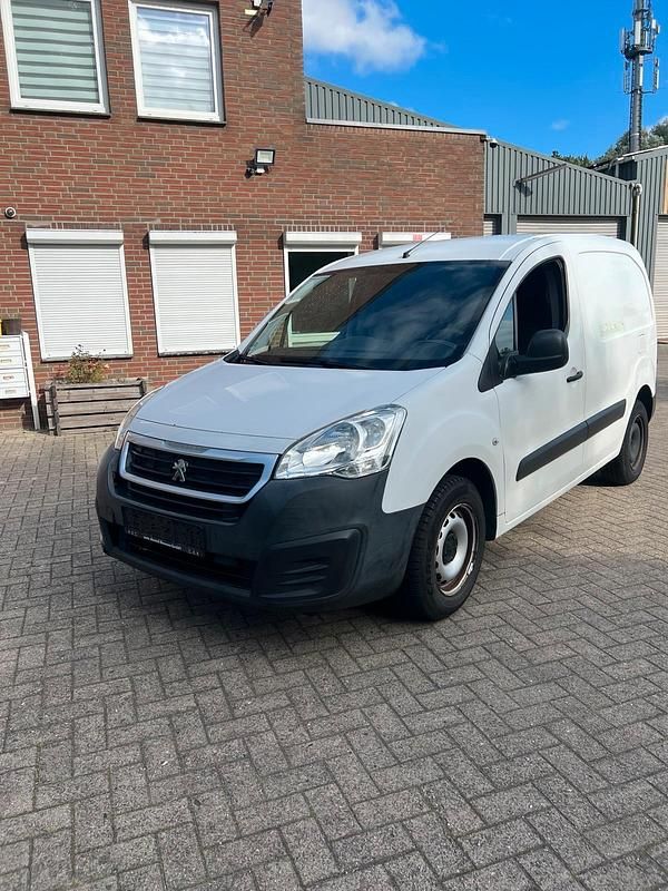 Weiß Gebraucht 2016 Peugeot Partner Van / Kleinbus | 3.650 € (Guter Preis) - Bild 1/4