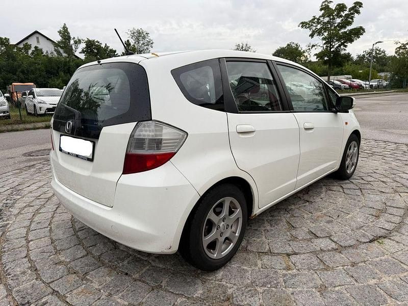 Gebraucht Honda Jazz Trend 90 PS (66 kW) 2009 Weiß Kleinwagen