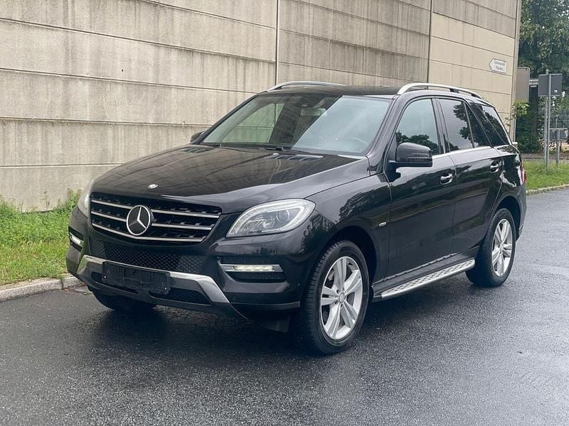Schwarz Gebraucht 2012 Mercedes ML250 SUV | 10.999 € (Superpreis) - Bild 1/4