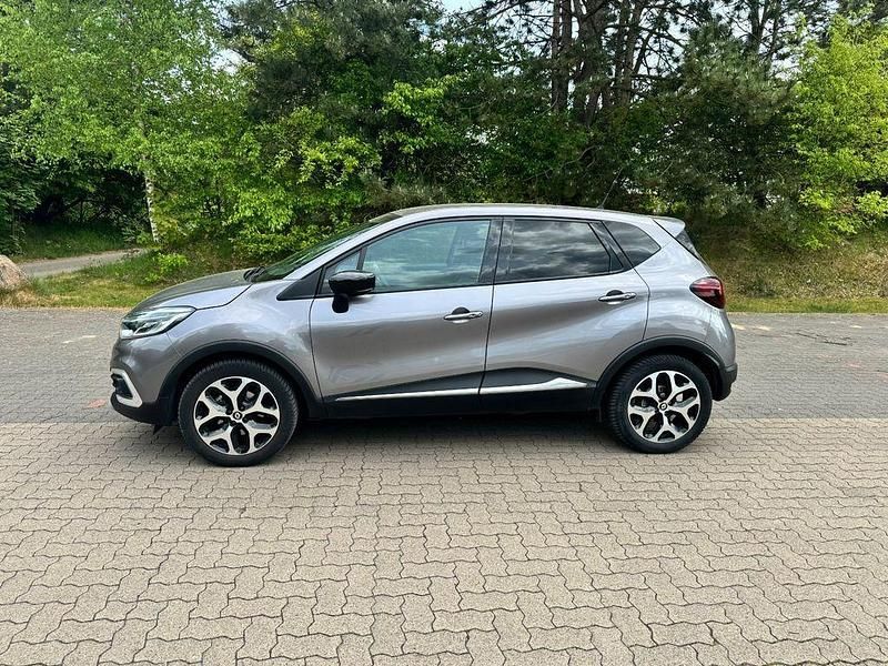 Gebraucht Renault Captur Collection 131 PS (96 kW) 2019 Grau SUV
