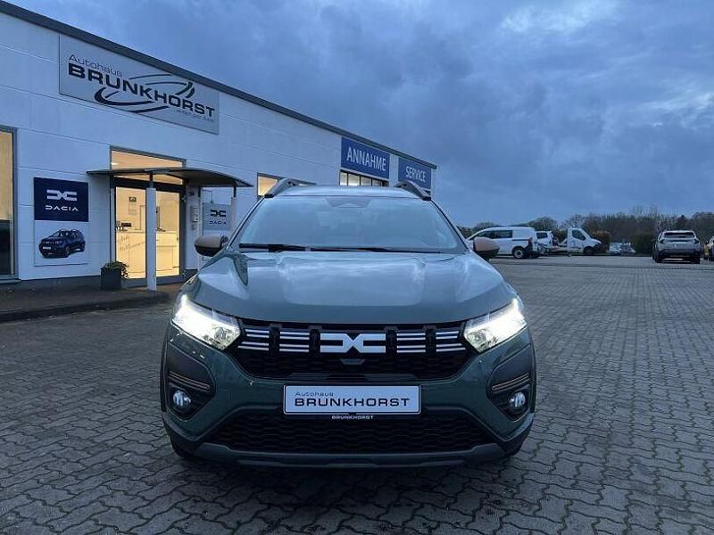 Gebraucht Dacia Jogger Extreme 141 PS (103 kW) 2025 Safarigrüngrau Van / Kleinbus