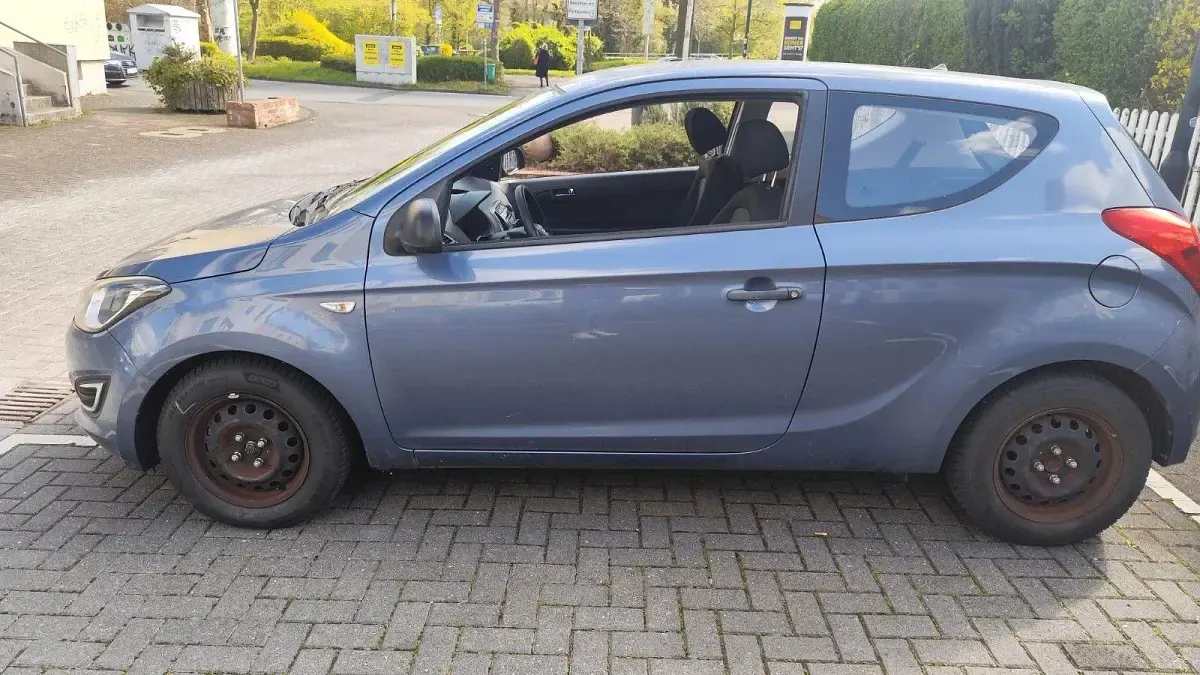 Gebraucht Hyundai i20 86 PS (63 kW) 2013 Blau Kleinwagen