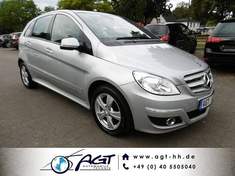 Polarsilber Gebraucht 2009 Mercedes B180 Van / Kleinbus | 5.900 € (Fairer Preis) - Bild 1/4