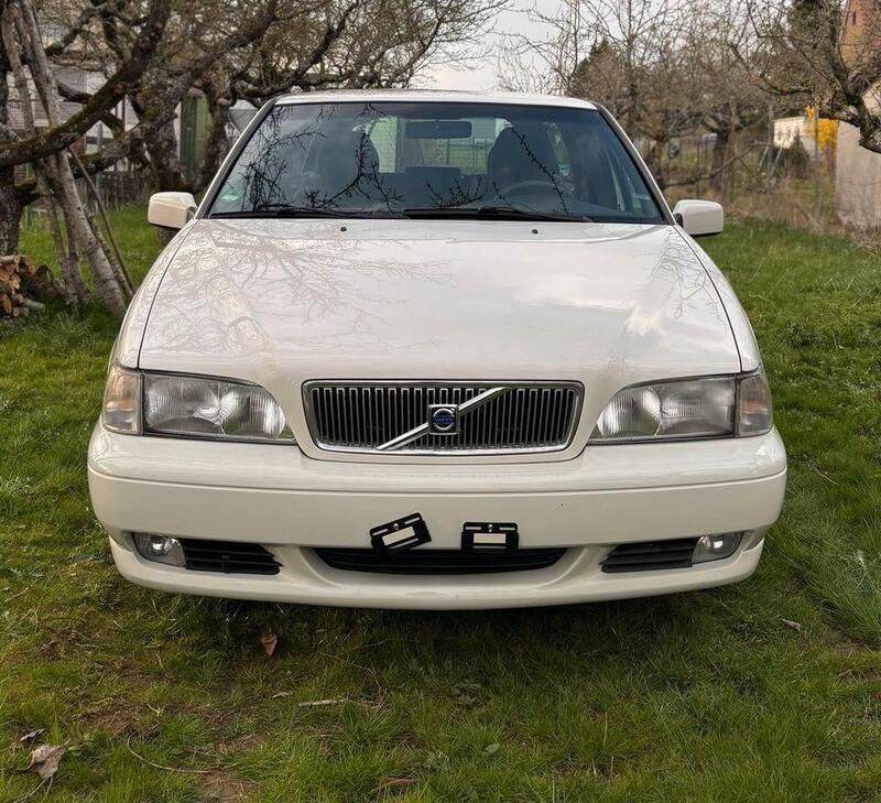 Weiß Gebraucht 1999 Volvo V70 Kombi | 11.900 € - Bild 1/4