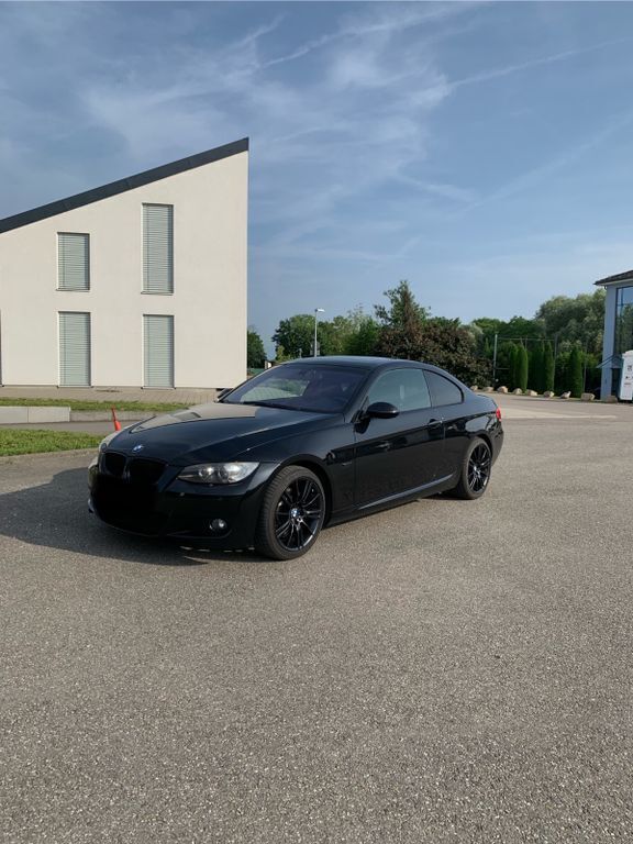 Schwarz Gebraucht 2009 BMW 325 M Sport Coupé | 16.200 € (Teuer) - Bild 1/4