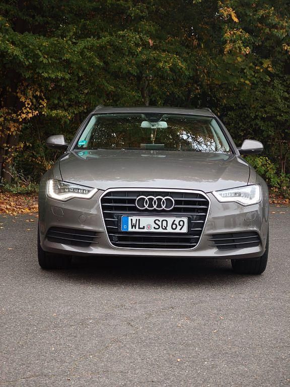 Grau Gebraucht 2011 Audi A6 Limousine | 10.099 € (Superpreis) - Bild 1/4