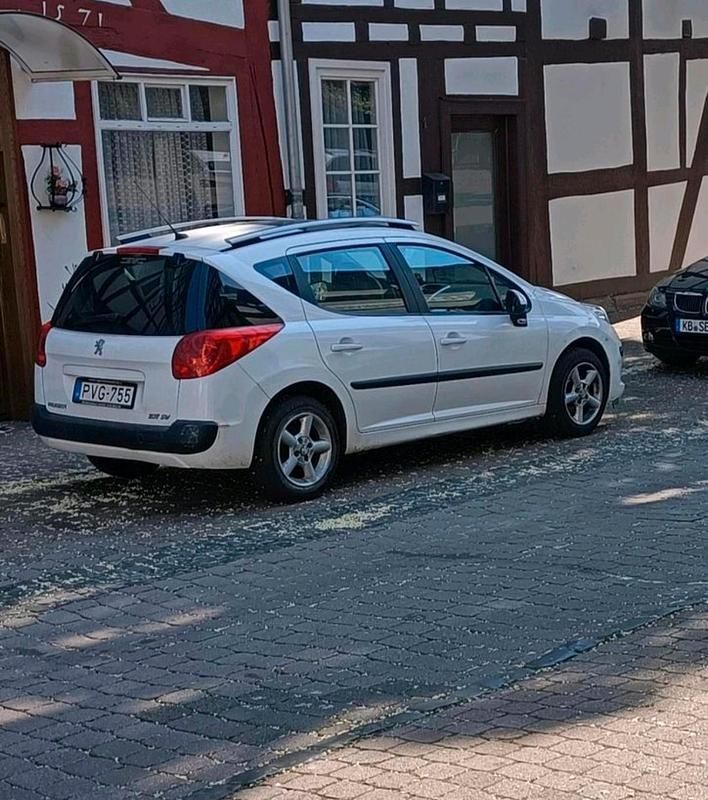 Weiß Gebraucht 2007 Peugeot 207 Kombi | 1.350 € (Guter Preis) - Bild 1/4