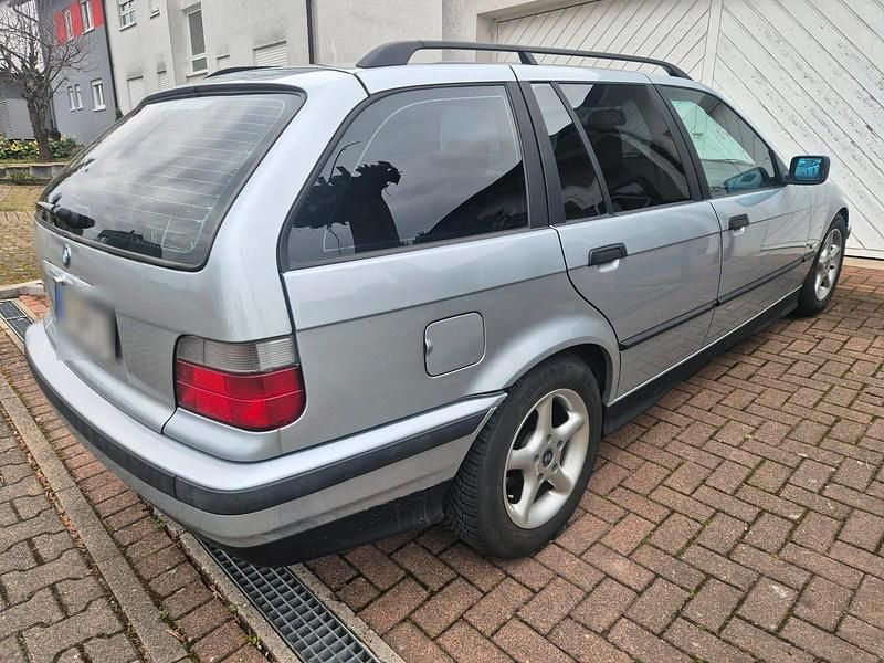 Gebraucht BMW 316 100 PS (73 kW) 1997 Silber Kombi