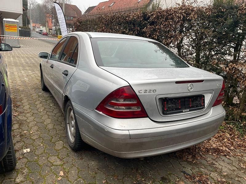 Gebraucht Mercedes C220 143 PS (105 kW) 2002 Silber Limousine