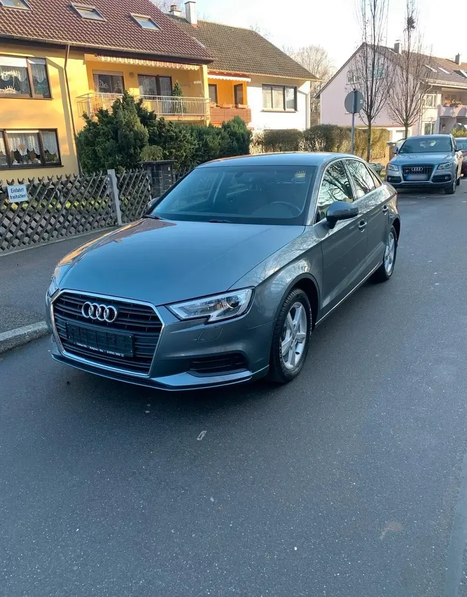 Gebraucht Audi A3 150 PS (110 kW) 2019 Grau Limousine
