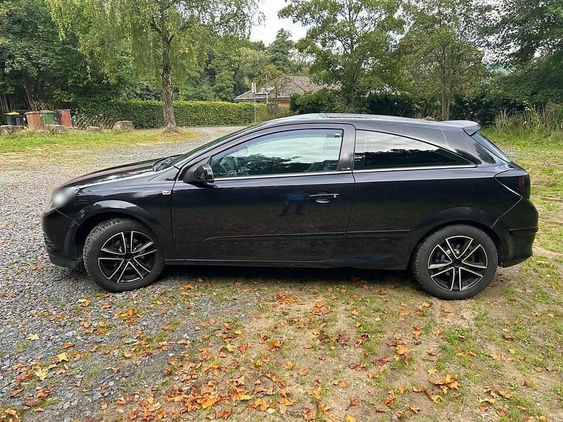 Gebraucht Opel Astra GTC 115 PS (84 kW) 2007 Schwarz Kleinwagen