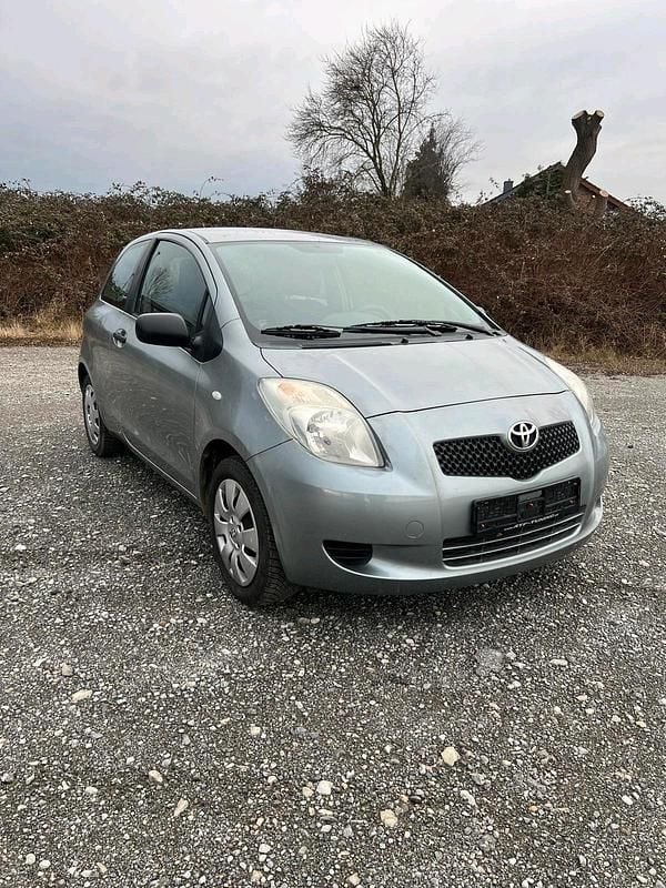Gebraucht Toyota Yaris 69 PS (50 kW) 2007 Silber Kleinwagen