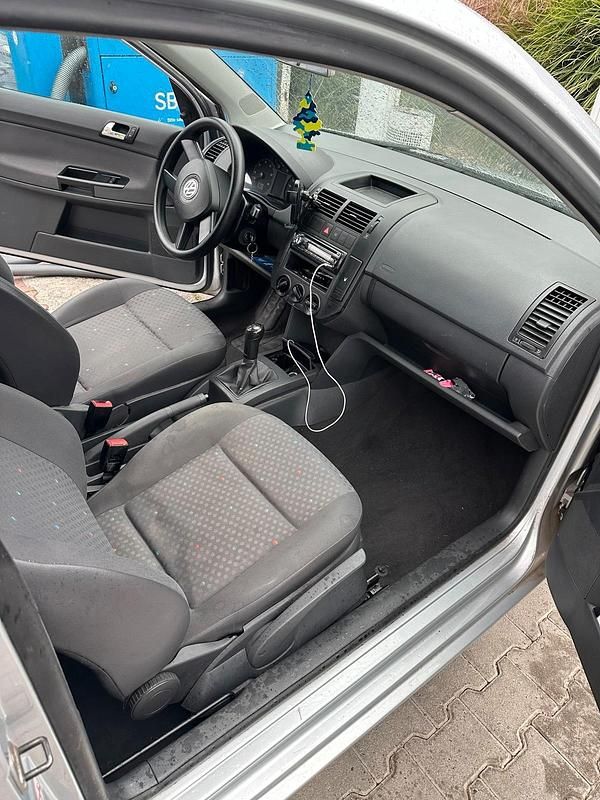 Gebraucht VW Polo 63 PS (46 kW) 2004 Grau Kleinwagen