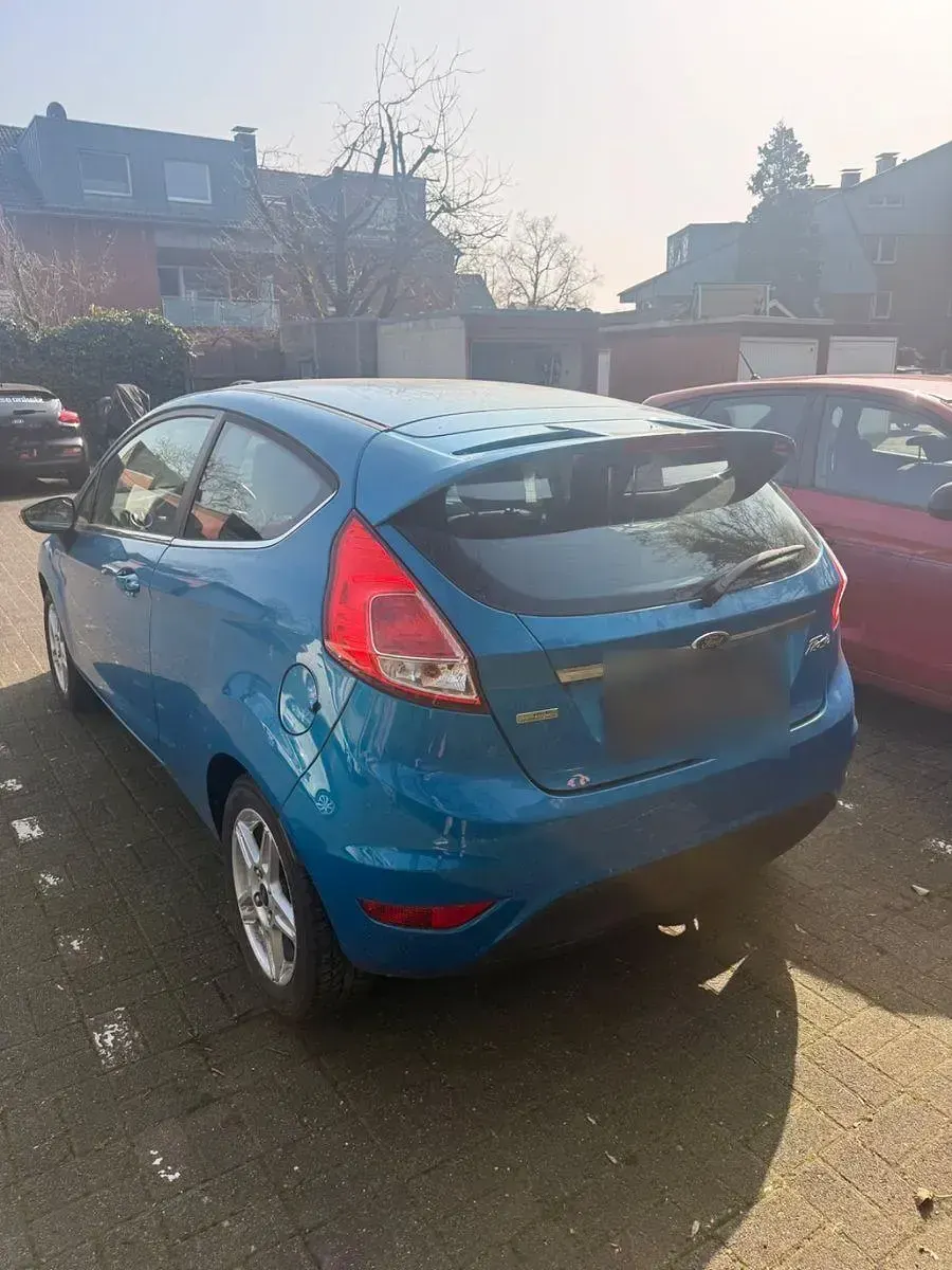 Używany Ford Fiesta Titanium 101 KM (74 kW) 2013 Niebieski Hatchback