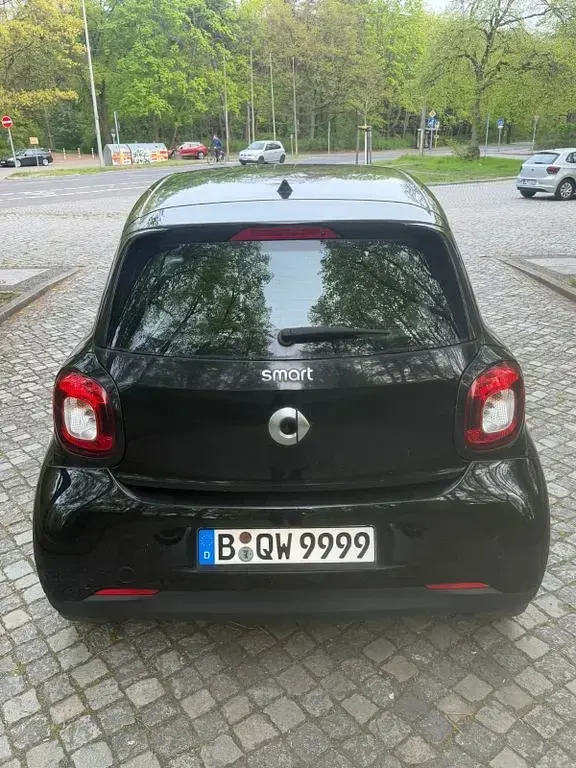 Używany Smart ForFour Basis 71 KM (52 kW) 2019 Czarny Hatchback