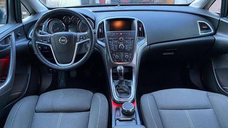 Gebraucht Opel Astra Edition 165 PS (121 kW) 2013 Schwarz Kombi