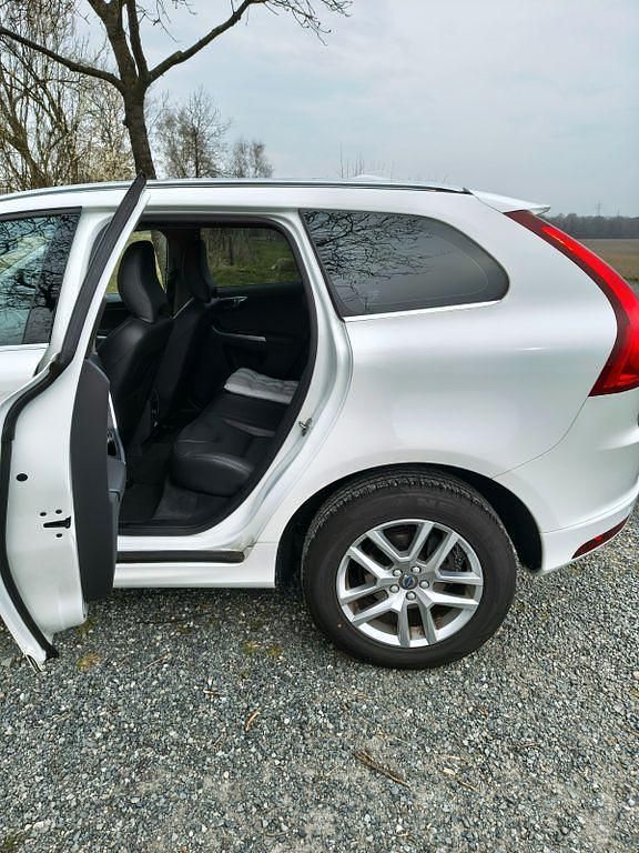 Gebraucht Volvo XC60 Summum 150 PS (110 kW) 2017 Weiß SUV