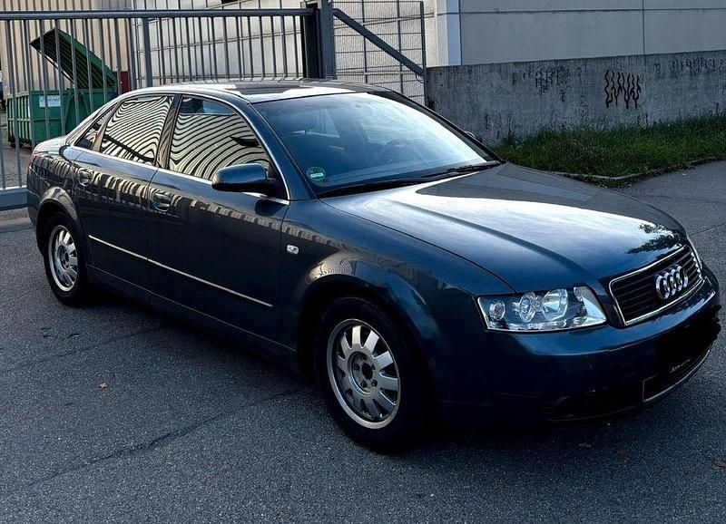 Grau Gebraucht 2000 Audi A4 Limousine | 1.990 € (Fairer Preis) - Bild 1/4