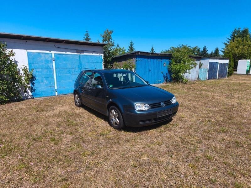 Blau Gebraucht 2002 VW Golf IV Basis Kleinwagen | 750 € (Superpreis) - Bild 1/4