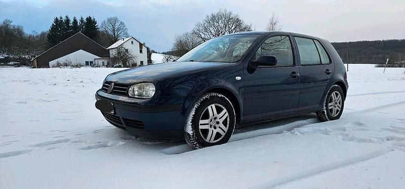 Blau Gebraucht 2003 VW Golf IV Kleinwagen | 2.900 € (Teuer) - Bild 1/4