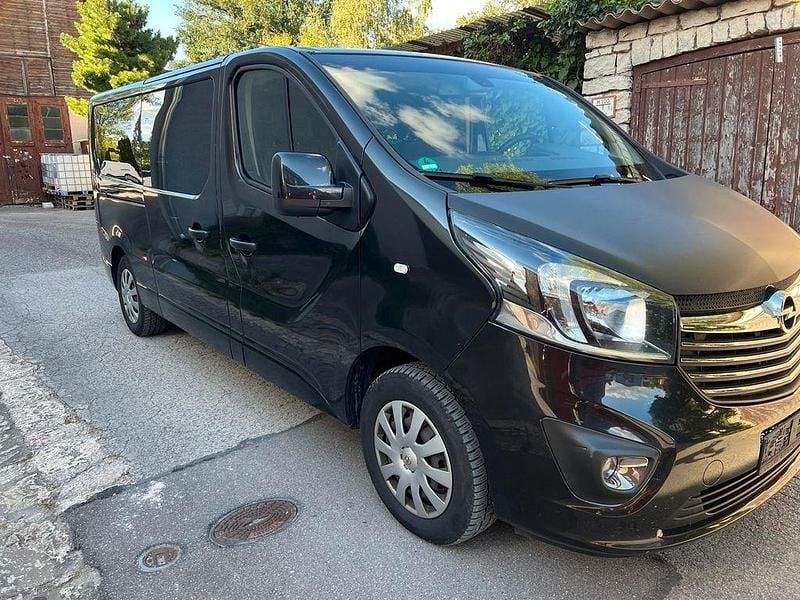 Schwarz Gebraucht 2017 Opel Vivaro Van / Kleinbus | 14.900 € (Etwas zu teuer) - Bild 1/4