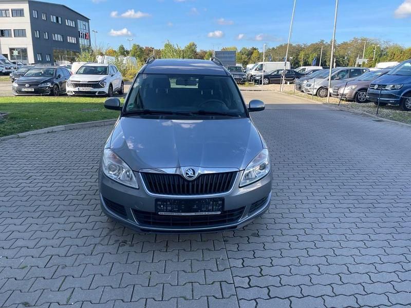 Grau Gebraucht 2013 Skoda Roomster Plus Edition Van / Kleinbus | 6.500 € (Etwas zu teuer) - Bild 1/4