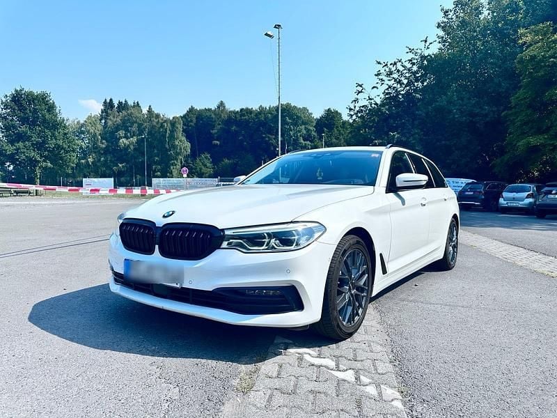 Weiß Gebraucht 2018 BMW 530 Sport Line Kombi | 20.950 € (Etwas zu teuer) - Bild 1/4