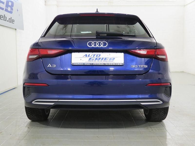Gebraucht Audi A3 Ambiente 110 PS (80 kW) 2021 Blau Limousine
