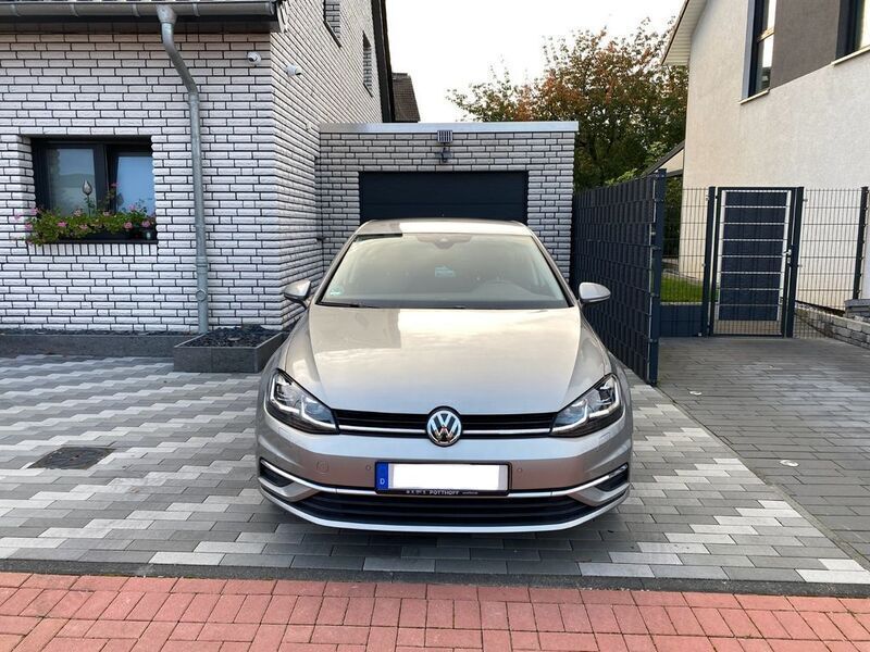 Silber Gebraucht 2017 VW Golf VII Sound Limousine | 14.000 € (Guter Preis) - Bild 1/4