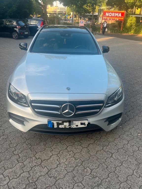 Silber Gebraucht 2019 Mercedes E220 Limousine | 22.900 € (Superpreis) - Bild 1/4