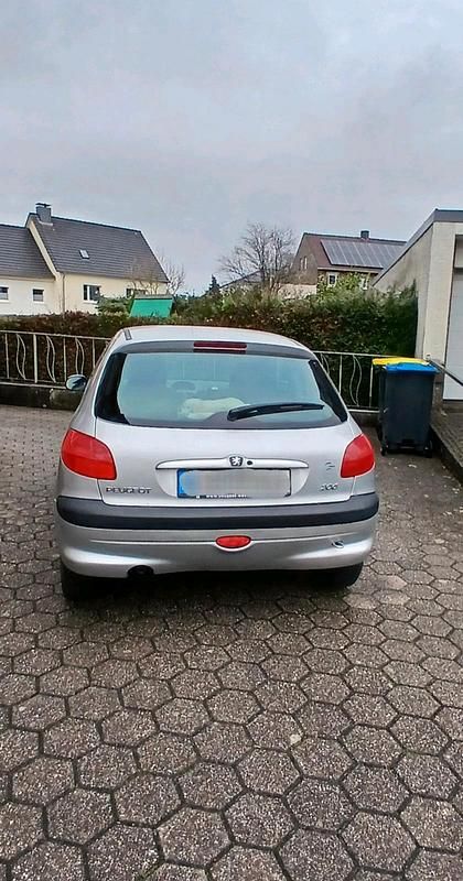 Gebraucht Peugeot 206 60 PS (44 kW) 2003 Silber Kleinwagen
