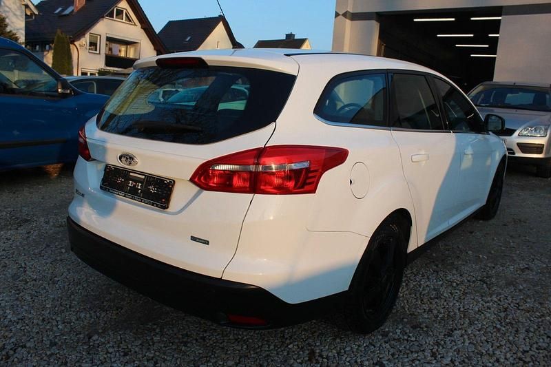 Gebraucht Ford Focus 101 PS (74 kW) 2016 Weiß Kombi