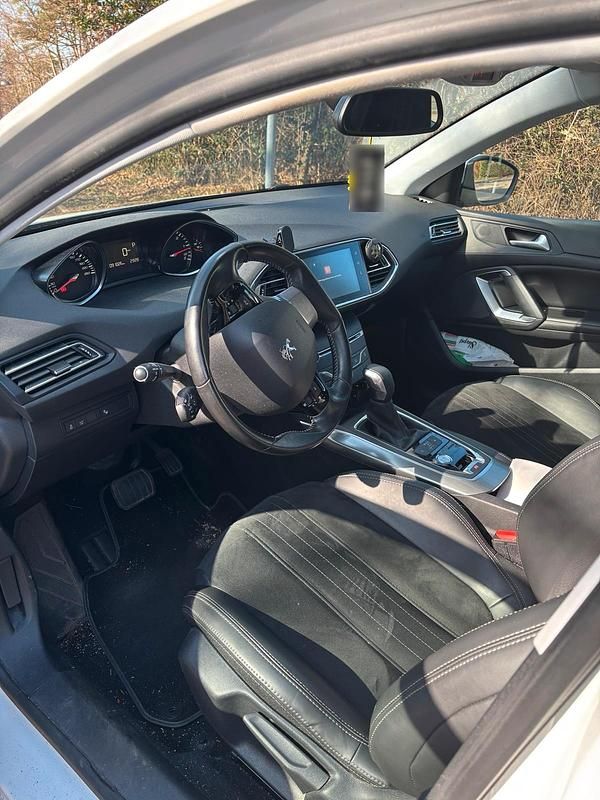 Gebraucht Peugeot 308 120 PS (88 kW) 2015 Weiß Kombi