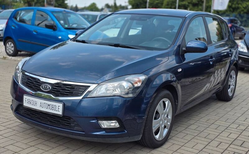 Blau Gebraucht 2011 Kia Ceed Attract Limousine | 5.990 € (Fairer Preis) - Bild 1/4