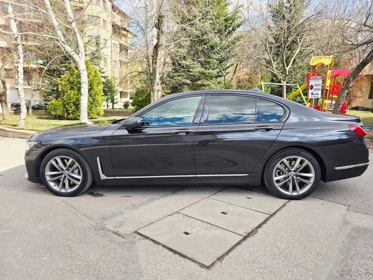 Second-hand BMW 740 340 CP (250 kW) 2021 Gri Berlinǎ