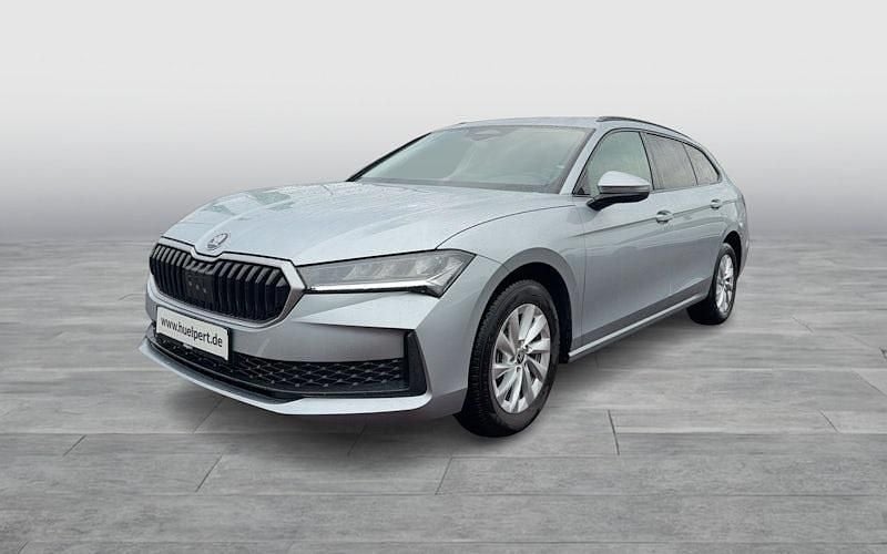 Gebraucht Skoda Superb Essence 150 PS (110 kW) 2025 Silber Kombi