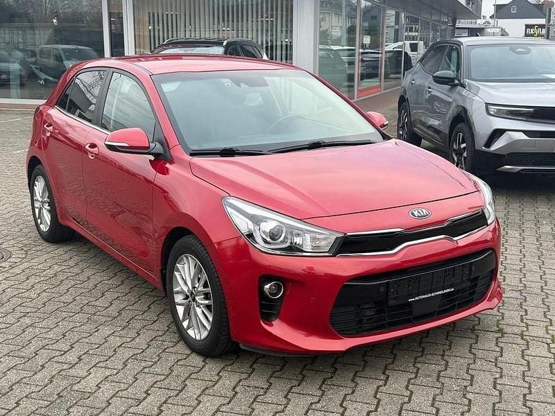 Gebraucht Kia Rio 99 PS (72 kW) 2018 (beg) signal red m (metallic) Limousine