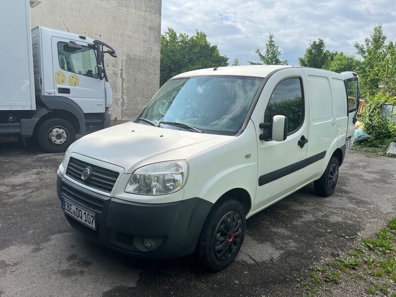 Weiß Gebraucht 2009 Fiat Doblò Van / Kleinbus | 4.100 € (Etwas zu teuer) - Bild 1/4