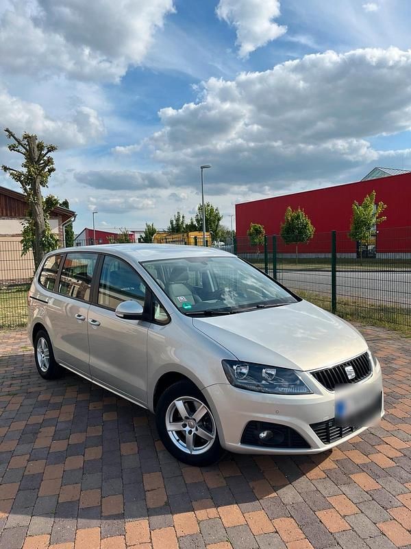 Grau Gebraucht 2011 Seat Alhambra Van / Kleinbus | 8.000 € (Fairer Preis) - Bild 1/4