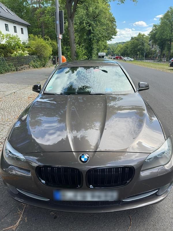 Grau Gebraucht 2012 BMW 530 Limousine | 10.300 € (Guter Preis) - Bild 1/4